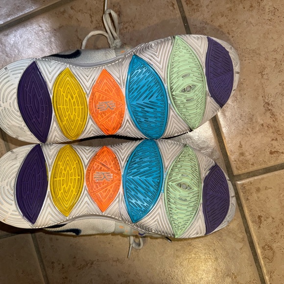 Nike Kyrie 5 "Have A Nike Day Basketball Shoes - Picture 4 of 8